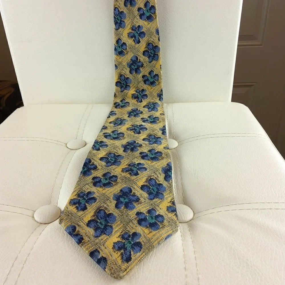 Ketch silk floral print tie